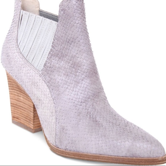 Donald J. Pliner 9.5 Pumice Western Ankle Snake Textured Booties - Picture 2 of 12